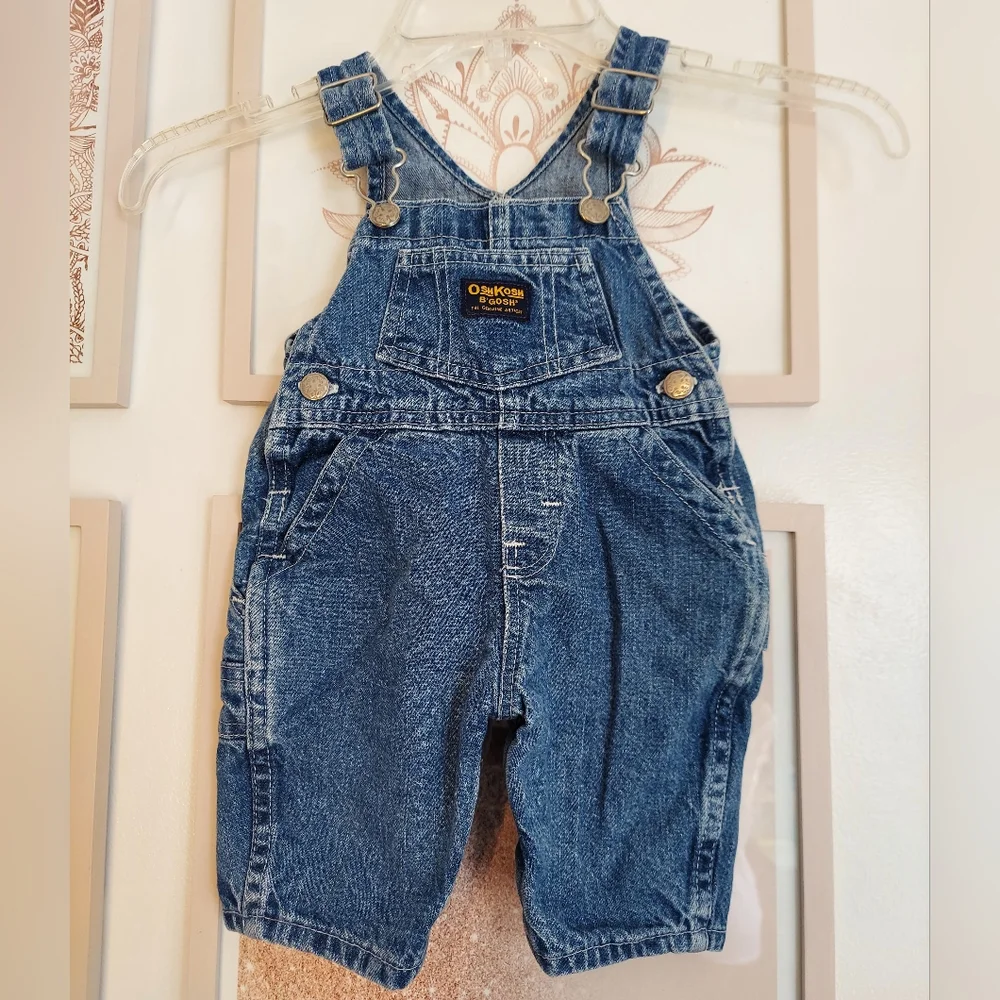 🎁10/$25- Classic Osh Kosh overall shorts, size 12 months